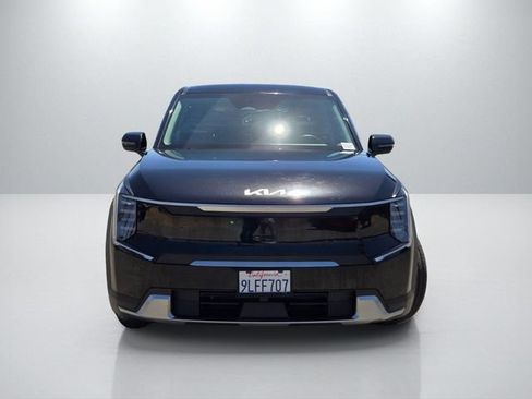 Used 2024 Kia EV9 Light Long Range RWD image 2