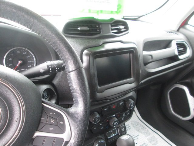 Used 2020 Jeep Renegade Latitude w/ Cold Weather Group AWD/4WD image 10