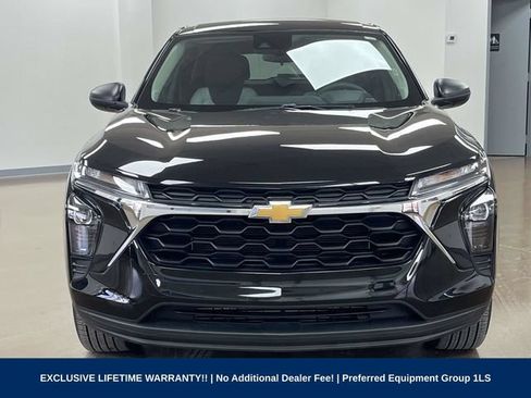 Used 2025 Chevrolet Trax LS FWD image 2