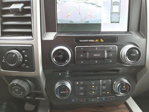 Used 2018 Ford F150 Lariat w/ Equipment Group 502A Luxury AWD/4WD image 16