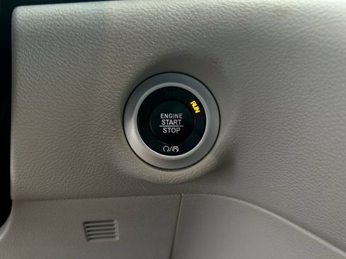 Used 2022 Chrysler Pacifica Touring-L FWD image 27