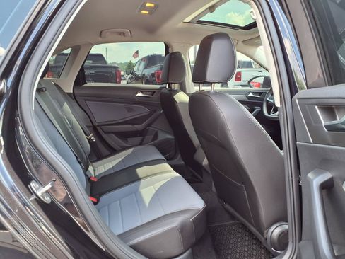 Used 2026 Volkswagen Jetta SE FWD image 25