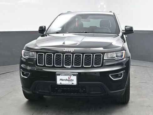 Used 2018 Jeep Grand Cherokee Laredo AWD/4WD image 2