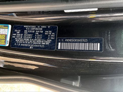 Used 2025 Kia Carnival FWD image 34