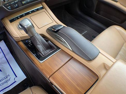 Used 2016 Lexus ES 350 w/ Luxury Package w/Wood Trim FWD image 12