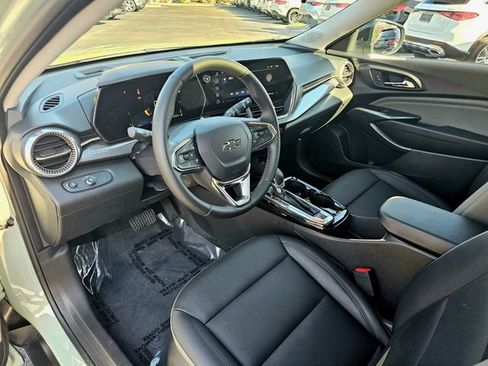 Used 2025 Chevrolet Trax ACTIV w/ Sunroof Package image 15