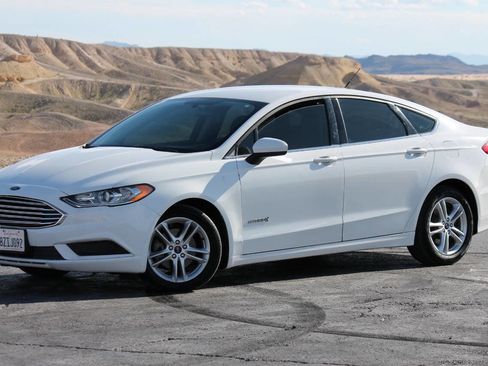 Used 2018 Ford Fusion SE image 3