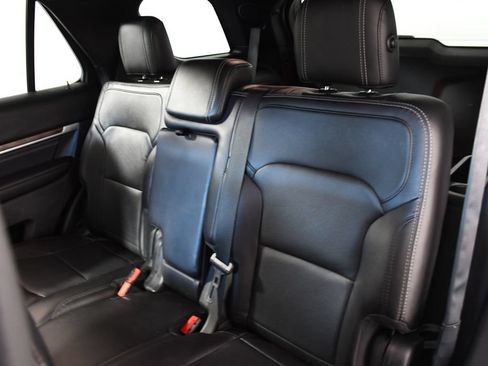 Used 2018 Ford Explorer Limited w/ Equipment Group 301A AWD/4WD image 28