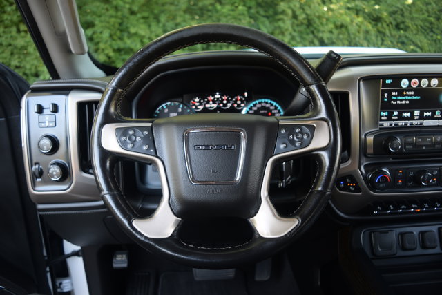 Used 2019 GMC Sierra 2500 Denali w/ Duramax Plus Package AWD/4WD image 4