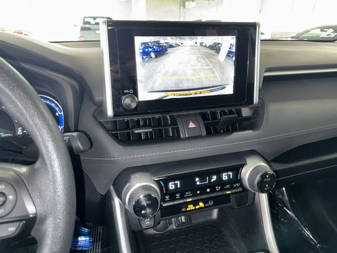 Used 2024 Toyota RAV4 LE AWD/4WD image 26