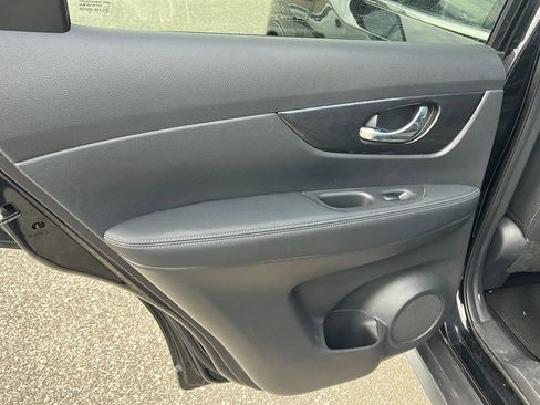 Used 2019 Nissan Rogue SV AWD/4WD image 11