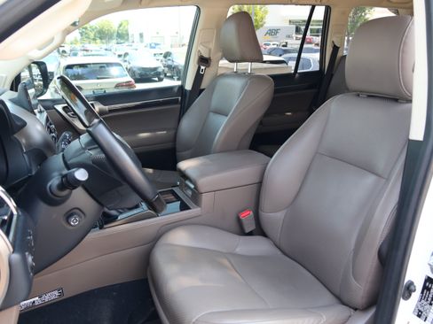 Used 2023 Lexus GX 460 Luxury w/ Sport Design Package AWD/4WD image 34