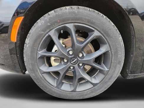 Used 2025 Chrysler Pacifica Limited image 33