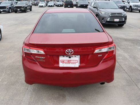 Used 2013 Toyota Camry SE FWD image 9