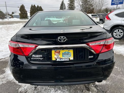 Used 2016 Toyota Camry SE w/ Moonroof Package image 3