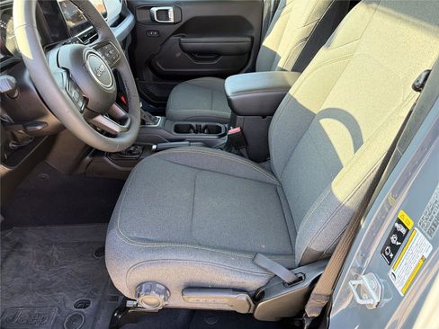Used 2025 Jeep Wrangler Willys image 8