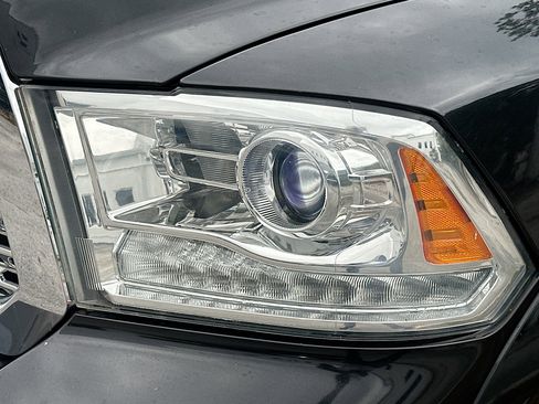 Used 2017 RAM 1500 Laramie image 8