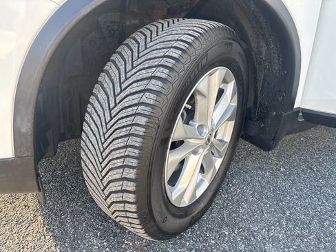 Used 2015 Nissan Rogue SV w/ SV Moonroof Package image 41