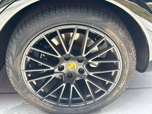 Certified 2023 Porsche Cayenne GTS AWD/4WD image 8