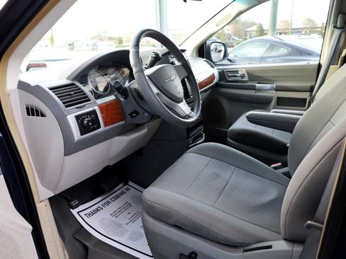 Used 2008 Chrysler Town & Country Touring image 10