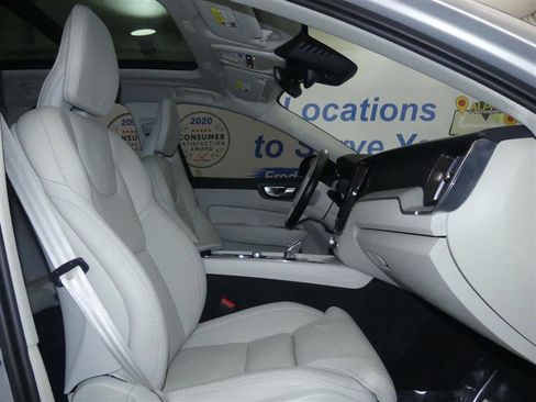 Used 2024 Volvo XC60 T8 Ultimate image 8