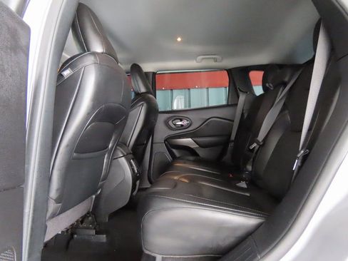 Used 2020 Jeep Cherokee Limited image 4