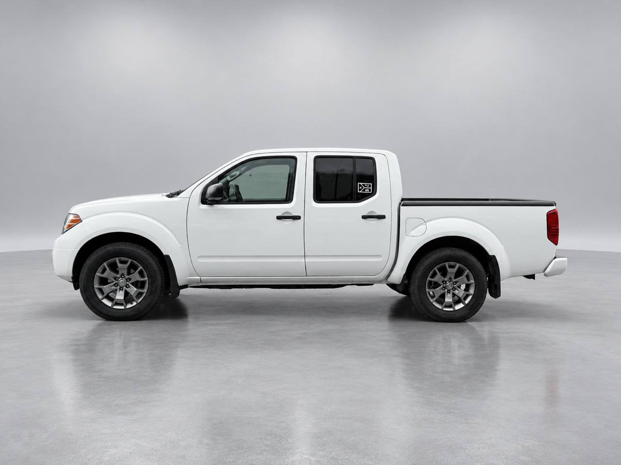 Used 2020 Nissan Frontier SV RWD image 2