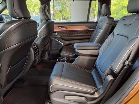 Used 2026 Jeep Grand Cherokee L Summit w/ Obsidian Package AWD/4WD image 5