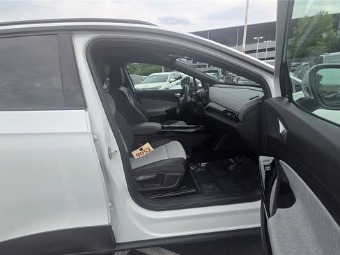 Certified 2023 Volkswagen ID.4 Pro AWD/4WD image 29