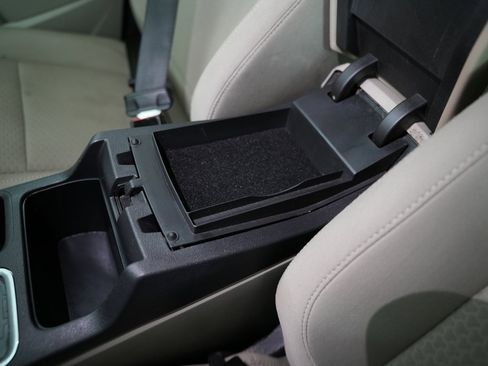 Used 2019 Ford Escape SE image 32