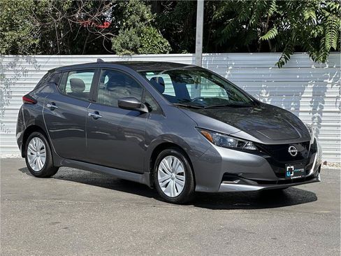 Used 2025 Nissan Leaf S FWD image 8