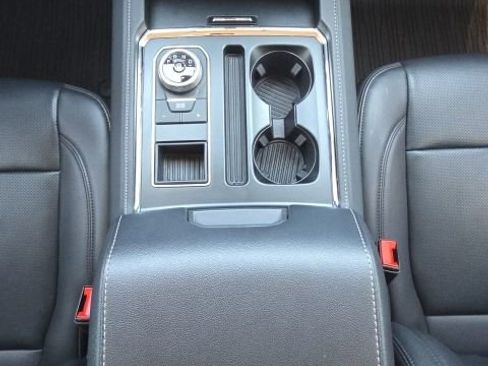 Used 2024 Ford Expedition XLT image 45