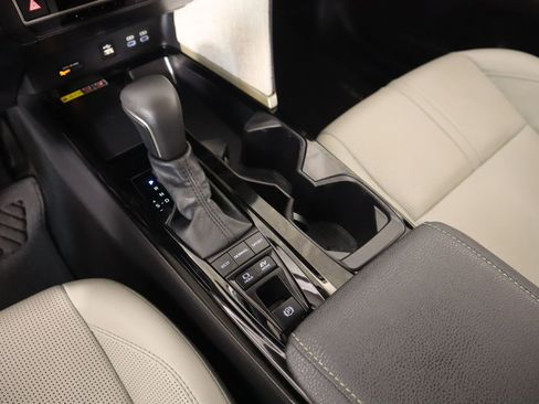 Used 2025 Toyota Camry XLE image 8