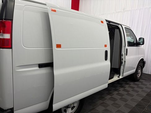 Used 2021 Chevrolet Express 3500 w/ Driver Convenience Package RWD image 21