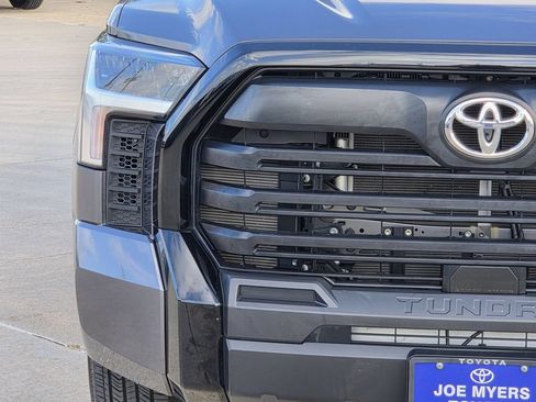 Used 2025 Toyota Tundra SR w/ SR Tow Package AWD/4WD image 5