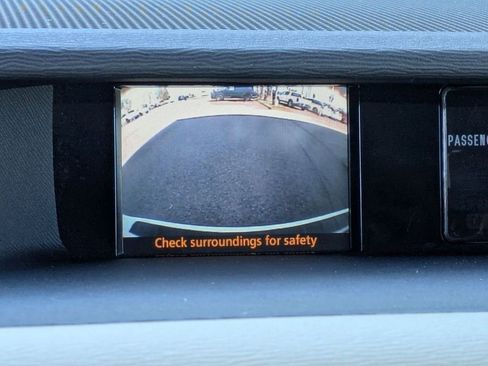 Used 2011 Toyota Sienna LE w/ Towing Pkg image 11