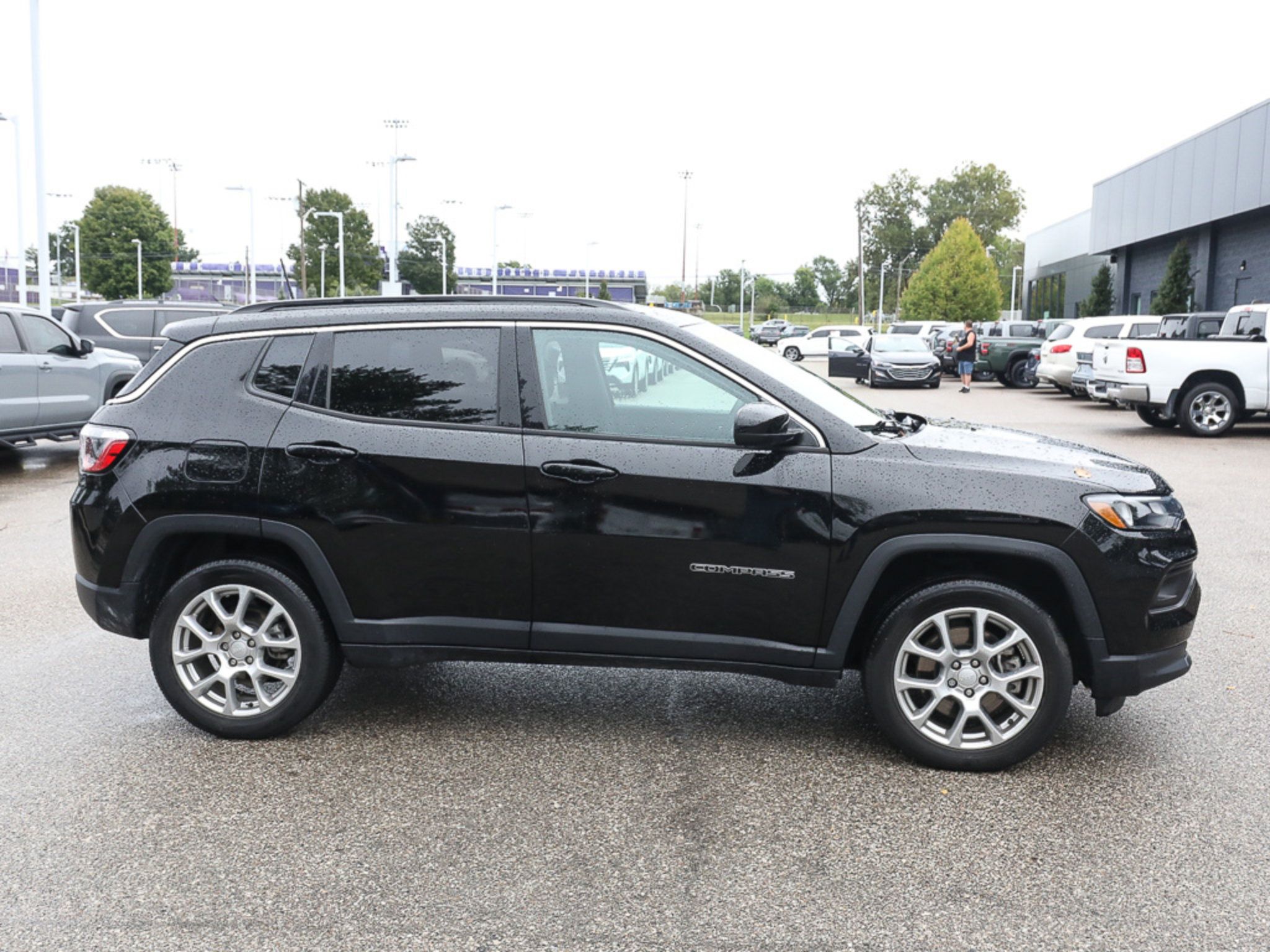 Used 2023 Jeep Compass Latitude AWD/4WD image 8