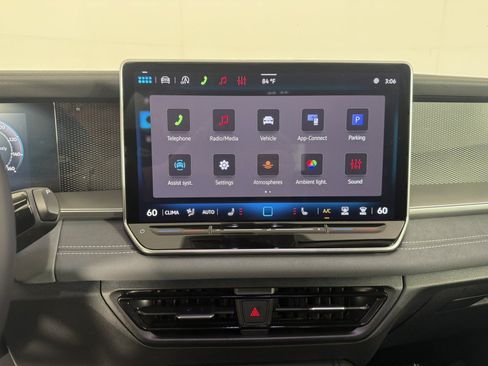 Used 2026 Volkswagen Tiguan SE FWD image 18