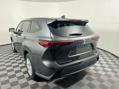 Used 2023 Toyota Highlander LE image 7