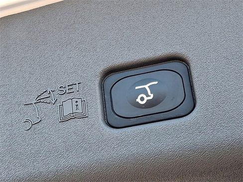 Used 2025 Lincoln Nautilus Premier w/ Equipment Group 102A image 31