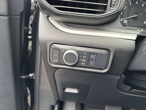 Used 2022 Ford Explorer XLT image 16