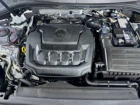 Used 2024 Volkswagen Tiguan SE image 32