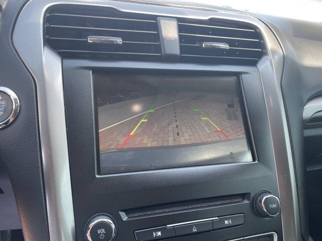 Used 2017 Ford Fusion SE w/ Equipment Group 201A FWD image 22