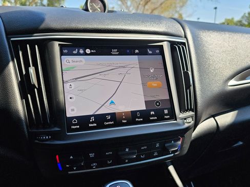 Used 2023 Maserati Levante Modena image 31