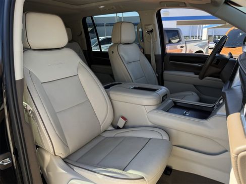 Used 2022 GMC Yukon XL Denali image 26