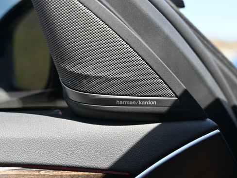 Used 2022 BMW 540i xDrive w/ M Sport Package image 23