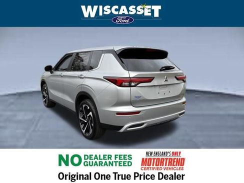 Used 2024 Mitsubishi Outlander SE image 25