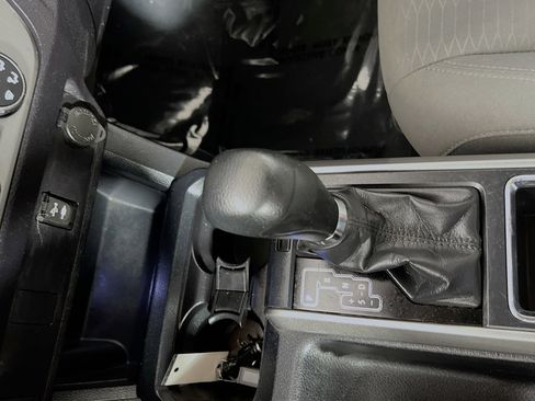 Used 2017 Toyota Tacoma SR5 AWD/4WD image 23