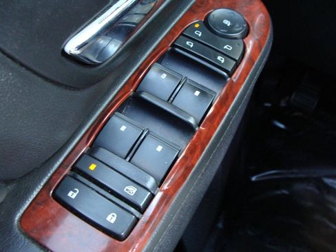 Used 2012 Cadillac Escalade ESV Luxury AWD/4WD image 27