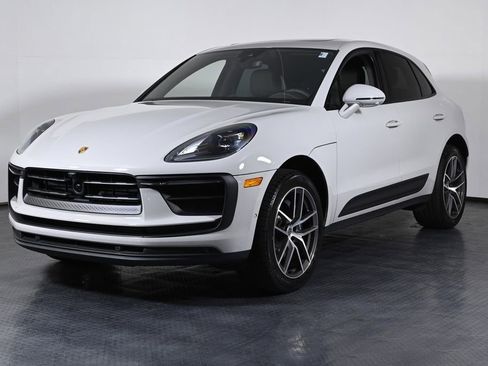 Certified 2026 Porsche Macan AWD/4WD image 1